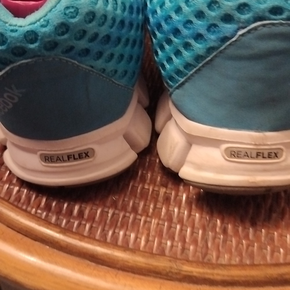 Used REEBOK RUNNING SHOES - Picture 4 of 4
